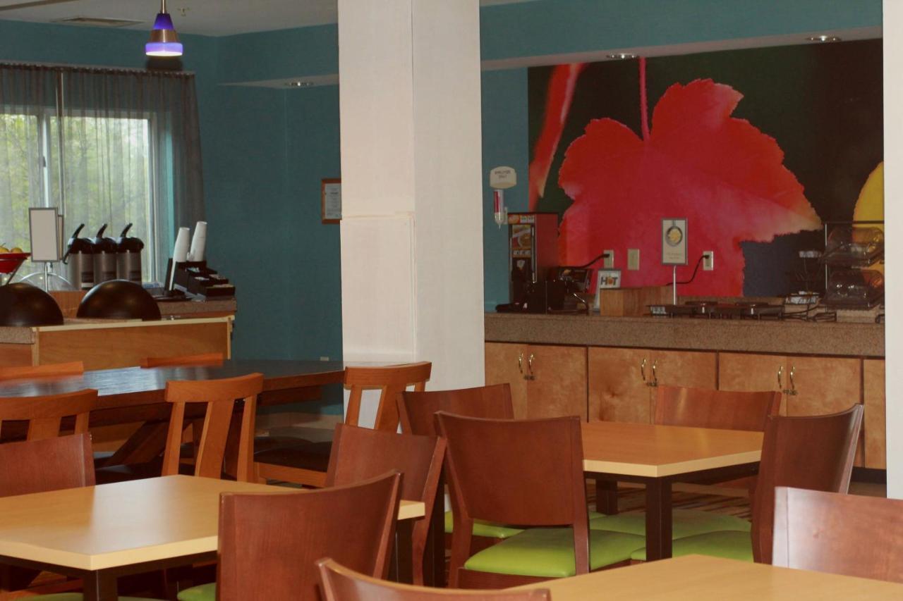Fairfield Inn & Suites By Marriott Феърмонт Екстериор снимка