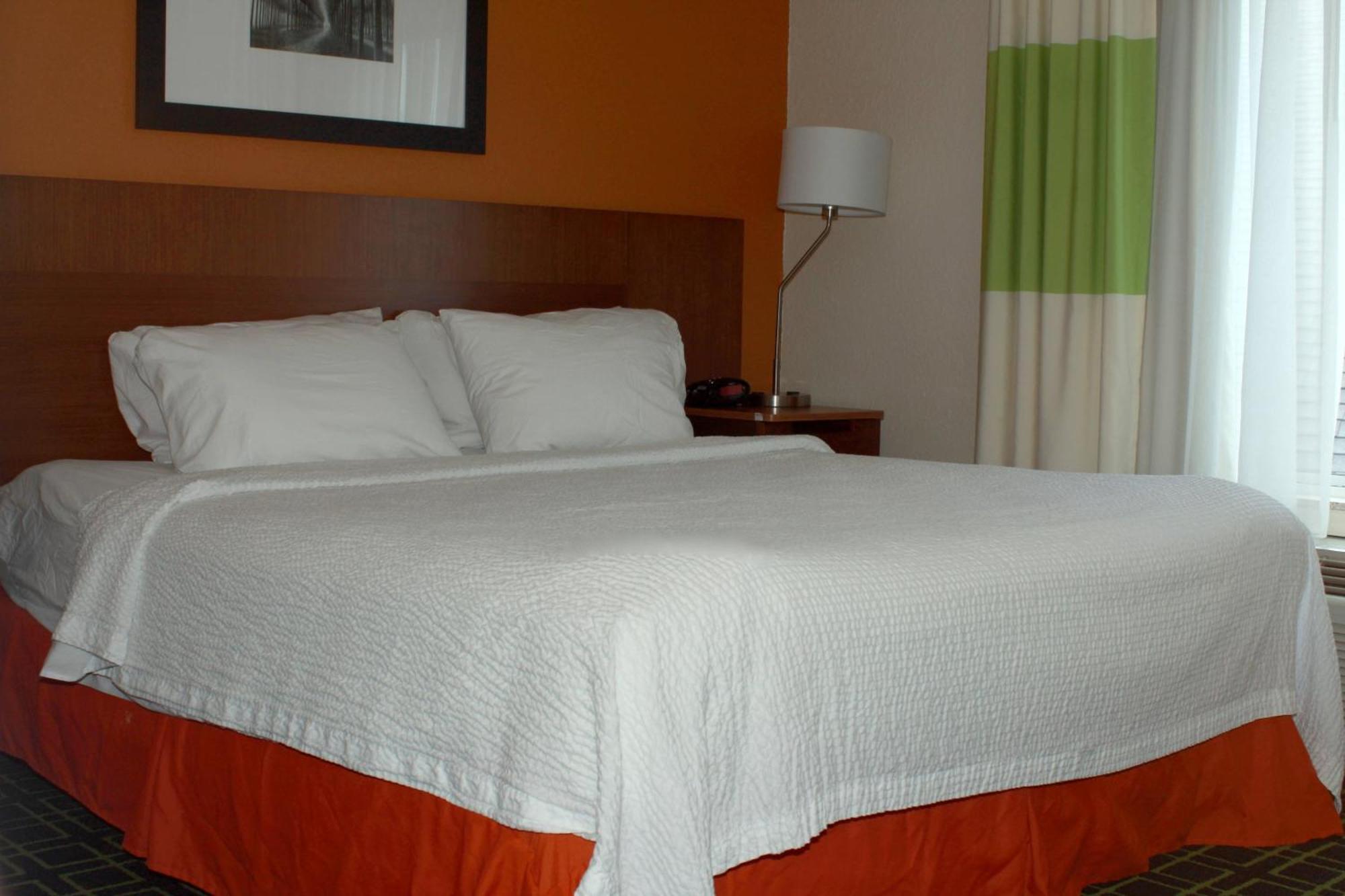 Fairfield Inn & Suites By Marriott Феърмонт Екстериор снимка