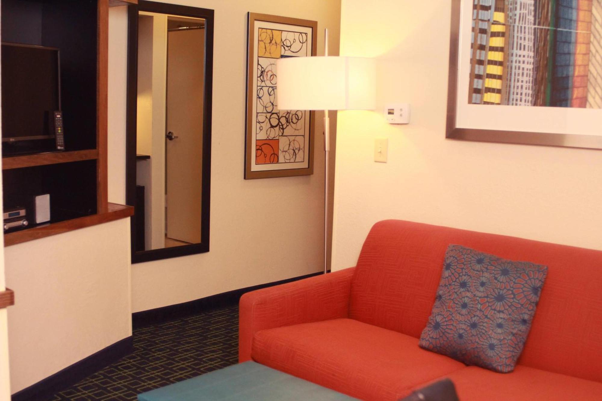 Fairfield Inn & Suites By Marriott Феърмонт Екстериор снимка
