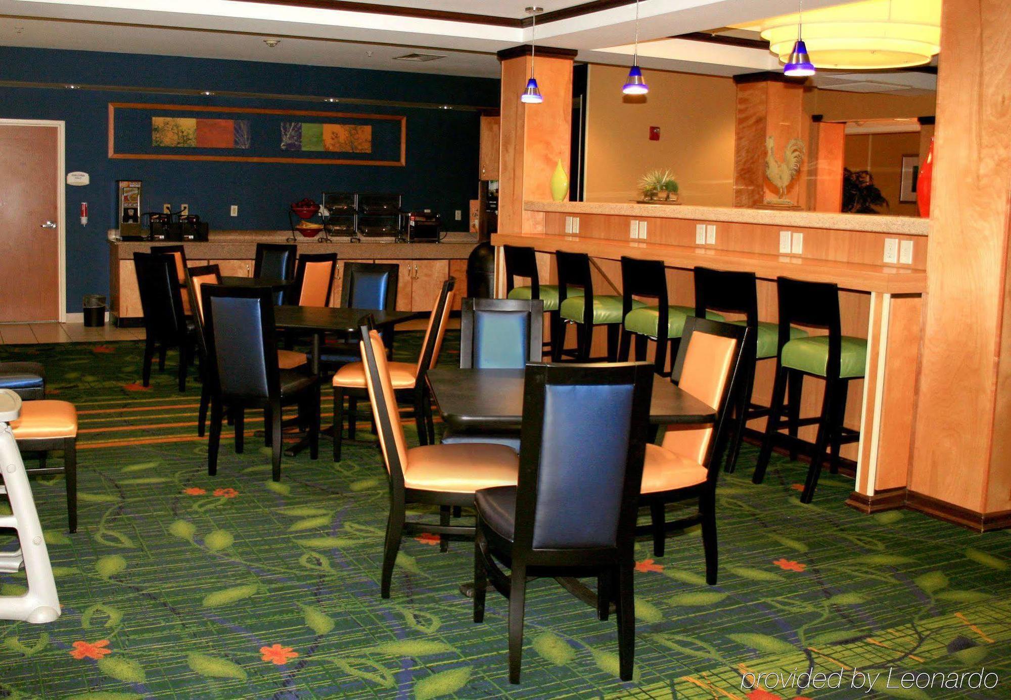 Fairfield Inn & Suites By Marriott Феърмонт Ресторант снимка