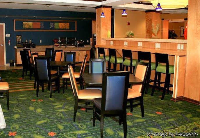Fairfield Inn & Suites By Marriott Феърмонт Екстериор снимка